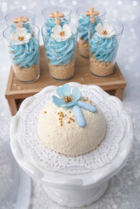 Kwiatki małe Białe ze złotą perełką /25szt.