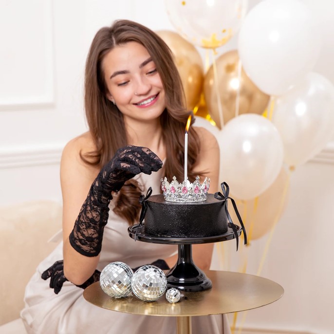 Dekoracja na tort KORONA SREBRNA z różowymi i srebrnymi kryształkami 10cm