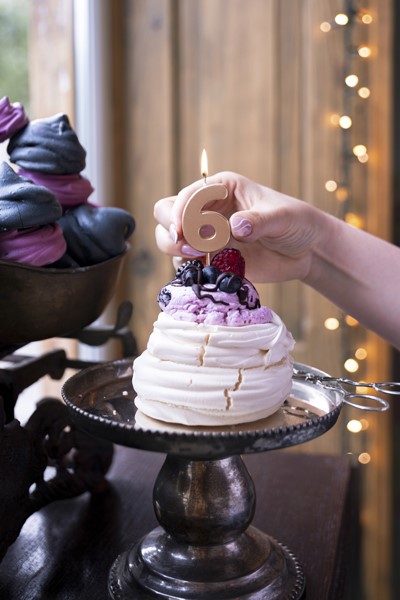 Świeczka cyferka  6 na piku miedziana