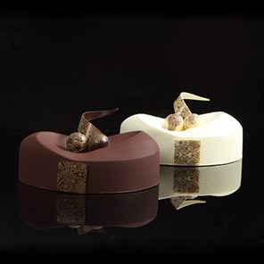 Dekoracje czekoladowe TRÓJKĄTY ZAWINIĘTE ZŁOTY ORNAMENT 9cm - 69szt.