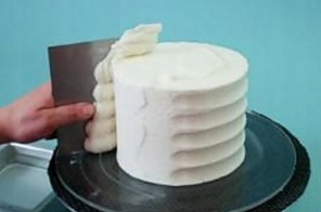 Grzebienie - szpatuły stalowe do modelowania kremu na bokach tortu 2szt.