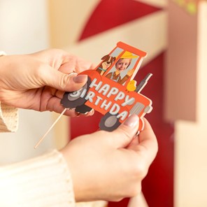 Topper papierowy na piku CZERWONY TRAKTOR HAPPY BIRTHDAY